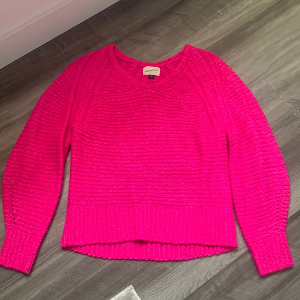 Universal Thread Neon Pink V Neck Sweater